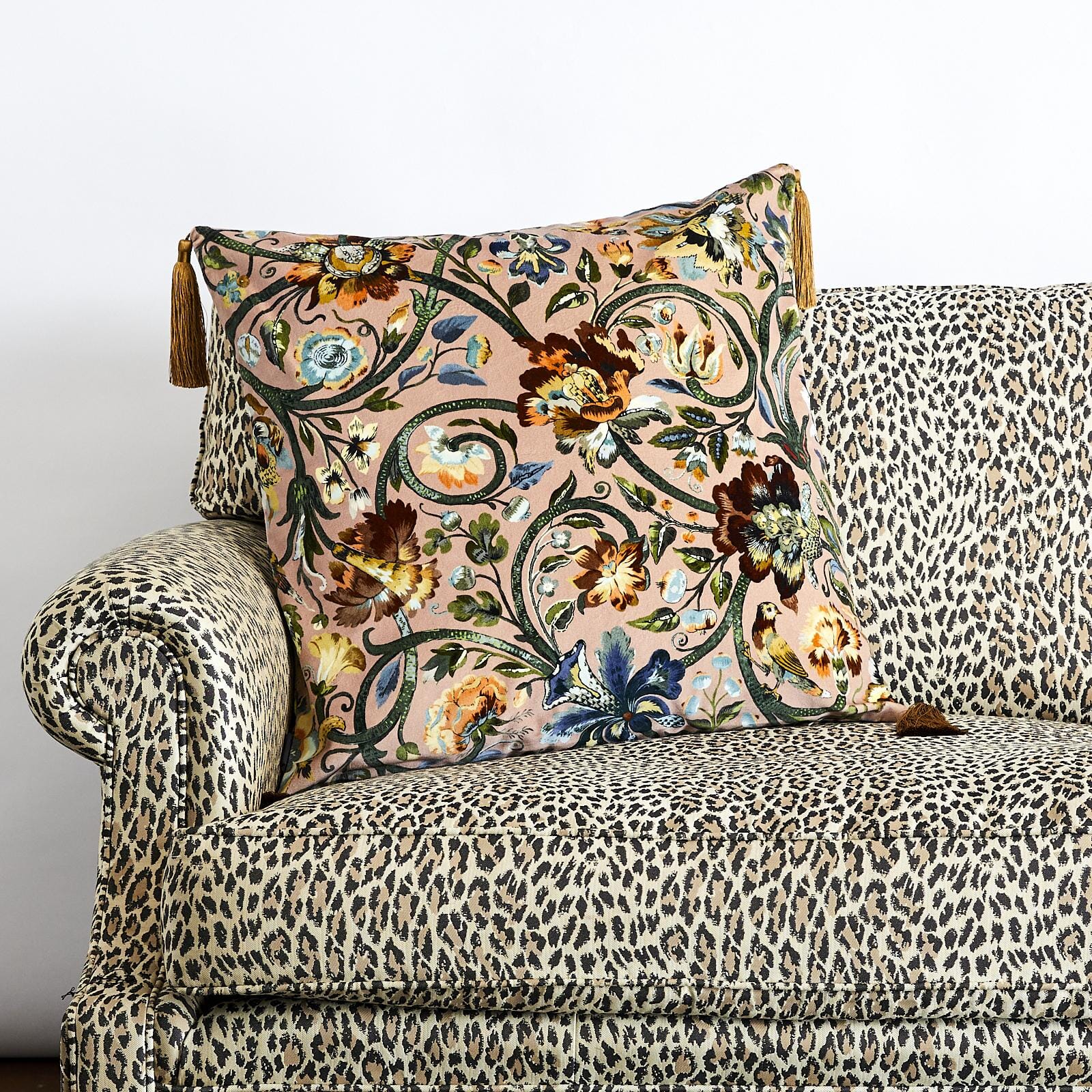 GAIA Large Tassel Velvet Cushion - Blush