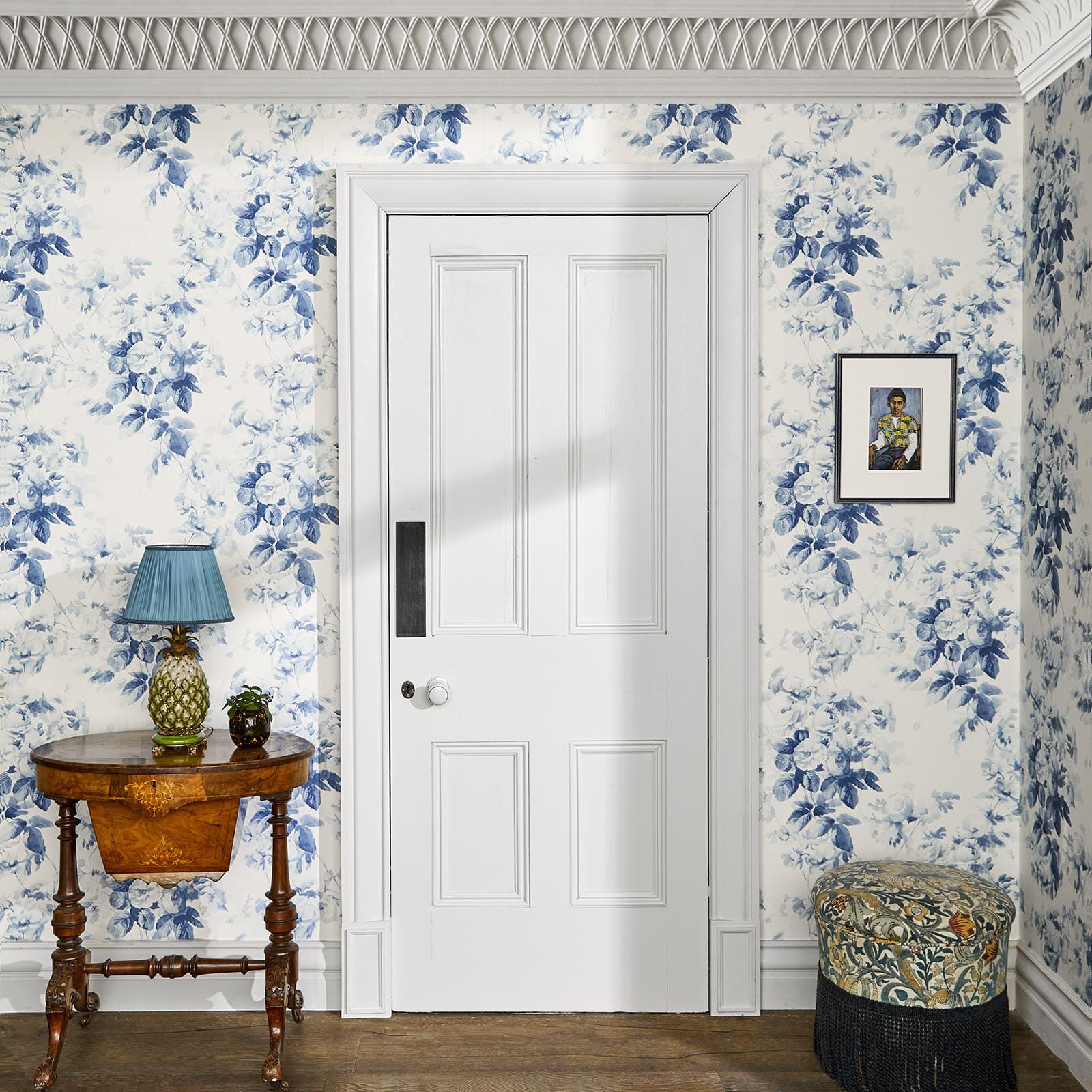 LONDON ROSE Traditional Wallpaper - China