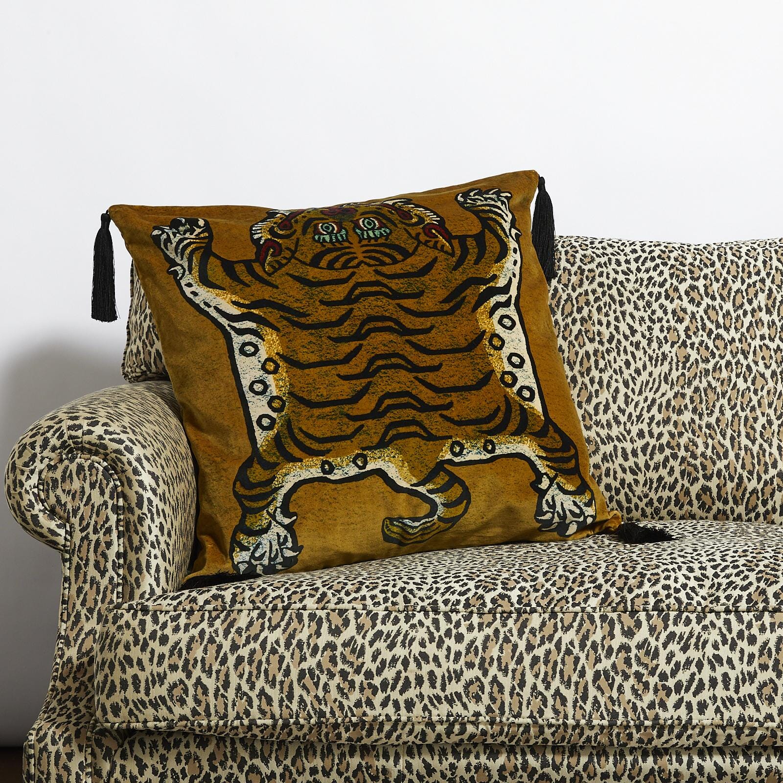 SABER Large Tassel Velvet Cushion - Gold