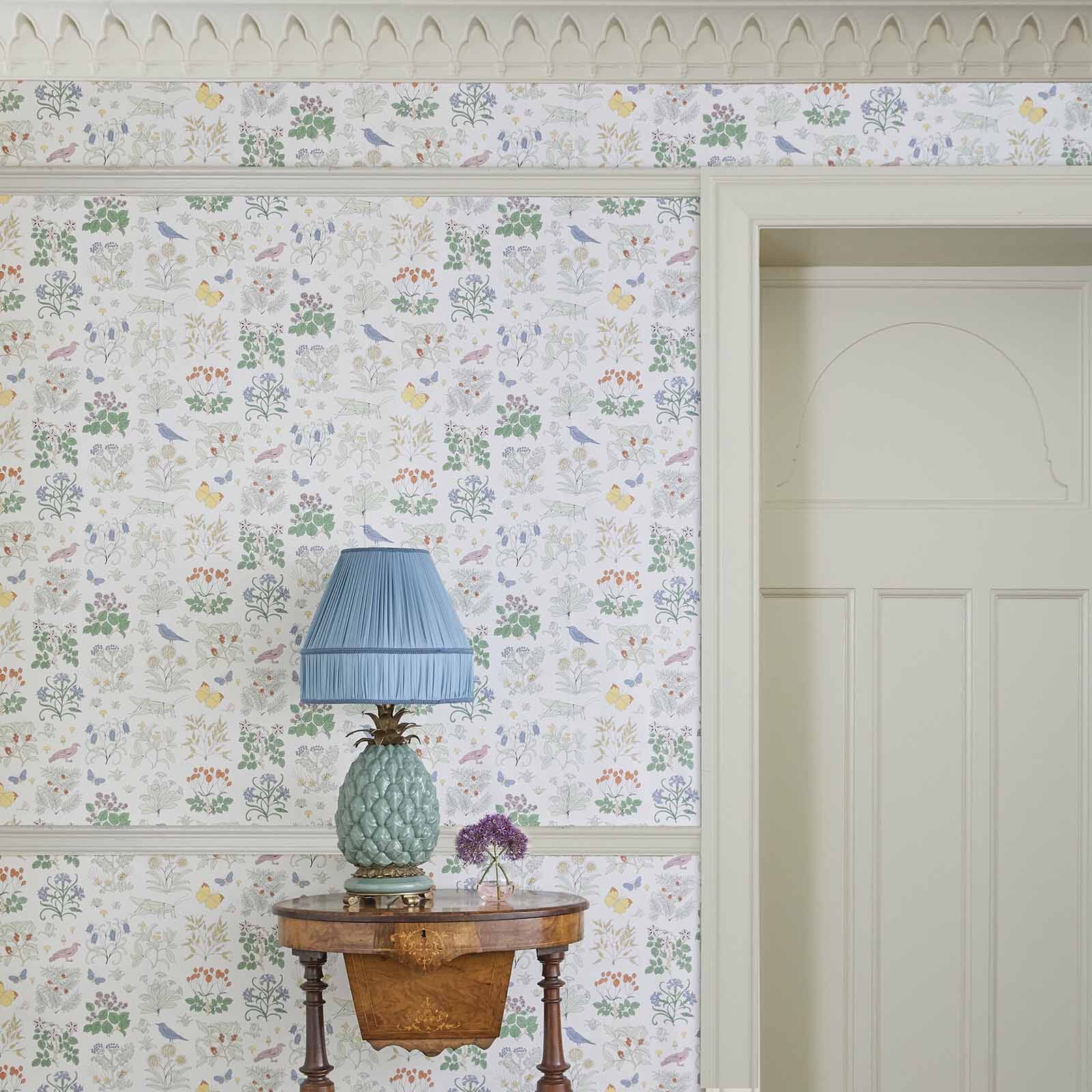 VOYSEY'S GARDEN MAGNA Wallpaper - Off White