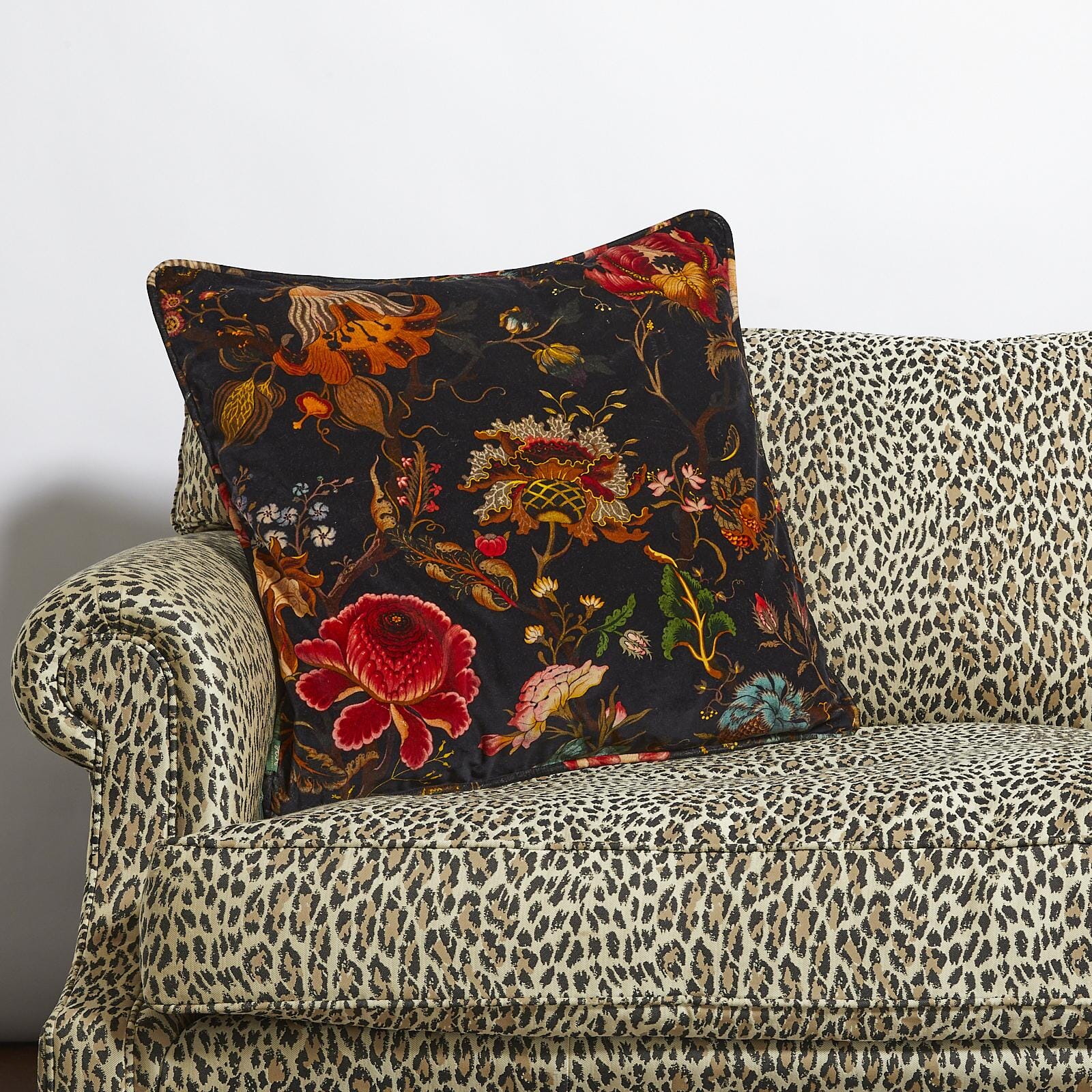 ARTEMIS Large Velvet Cushion - Black