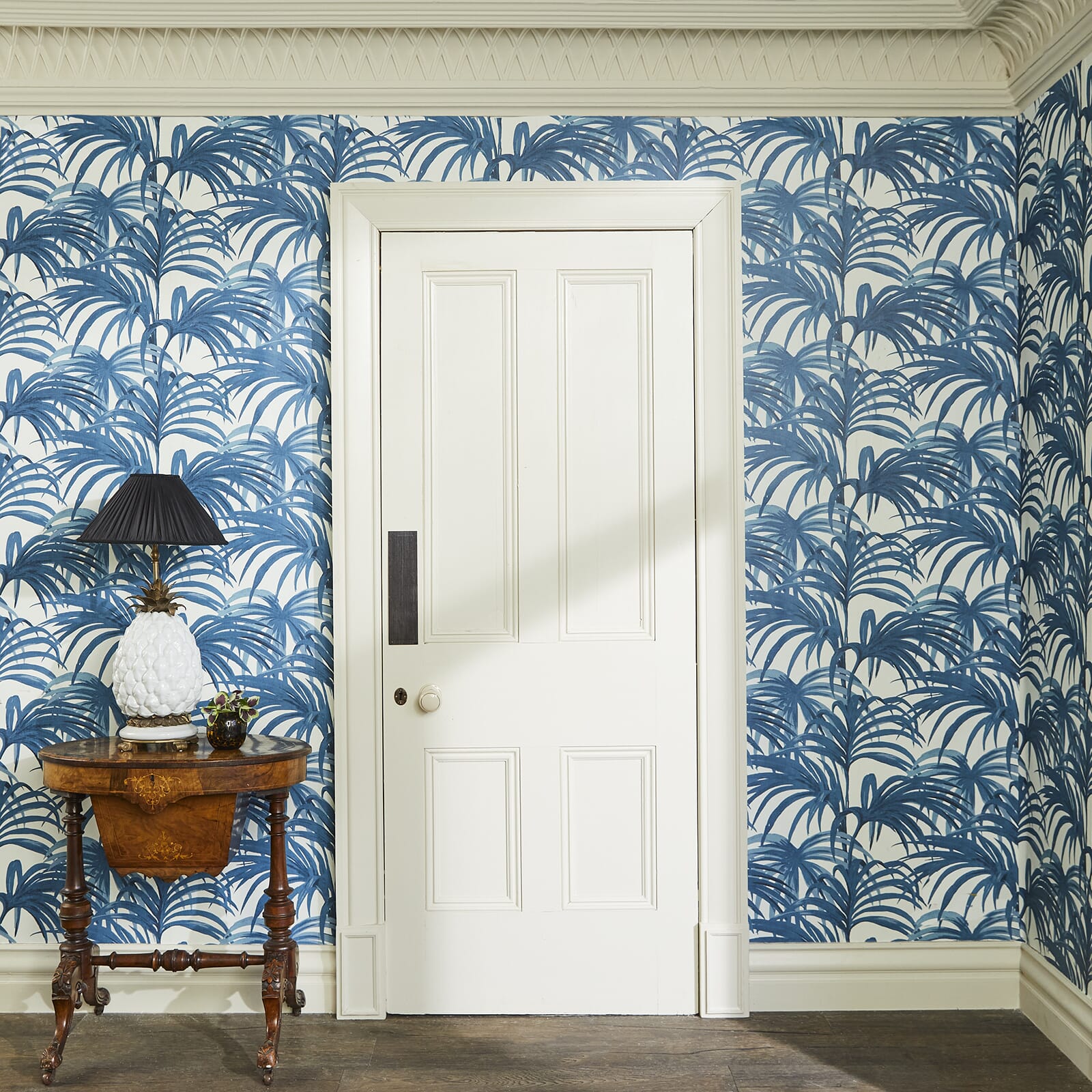 PALMERAL Wallpaper - Off White & Azure