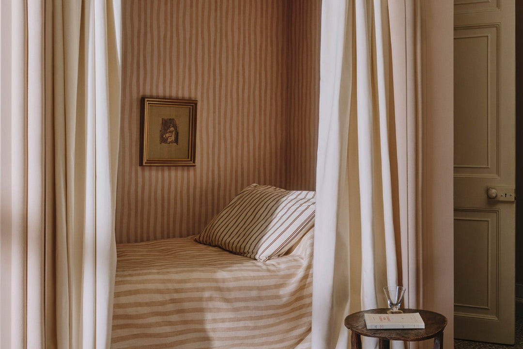 STRIPED WALLPAPER